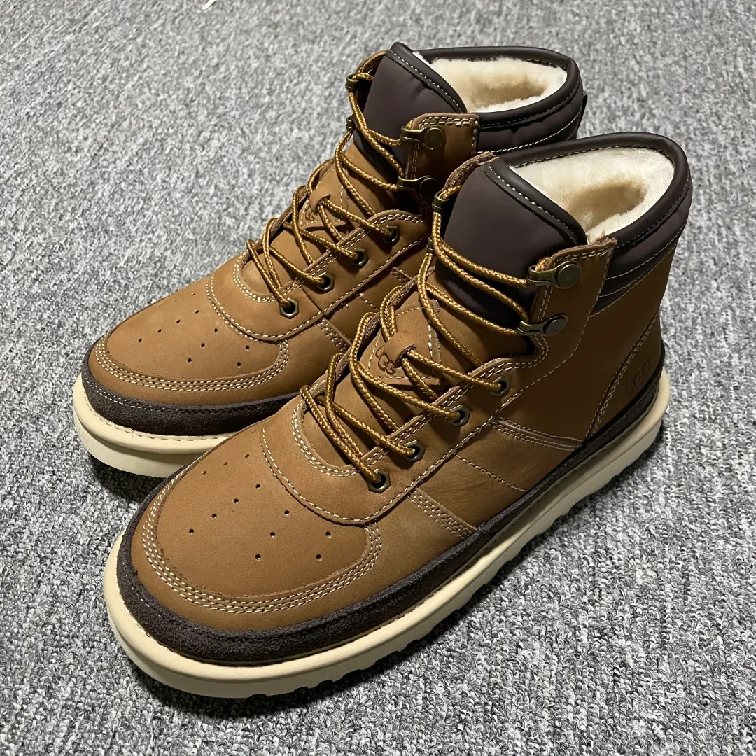 Pick up locally 💰640. The core recommendation is good price. The platform is exclusively for foreign trade. UGG men's snow boots 1097089. The foreign trade platform is full of Z. High-end retail is exclusively for quality. Produced by the production line of a ten-year-old brand shoemaking factory. Pay attention to every detail. Longfeng A-grade genuine sheep fur is integrated. Created in full compliance with the ZP process. Size: 40 41 42 43 44